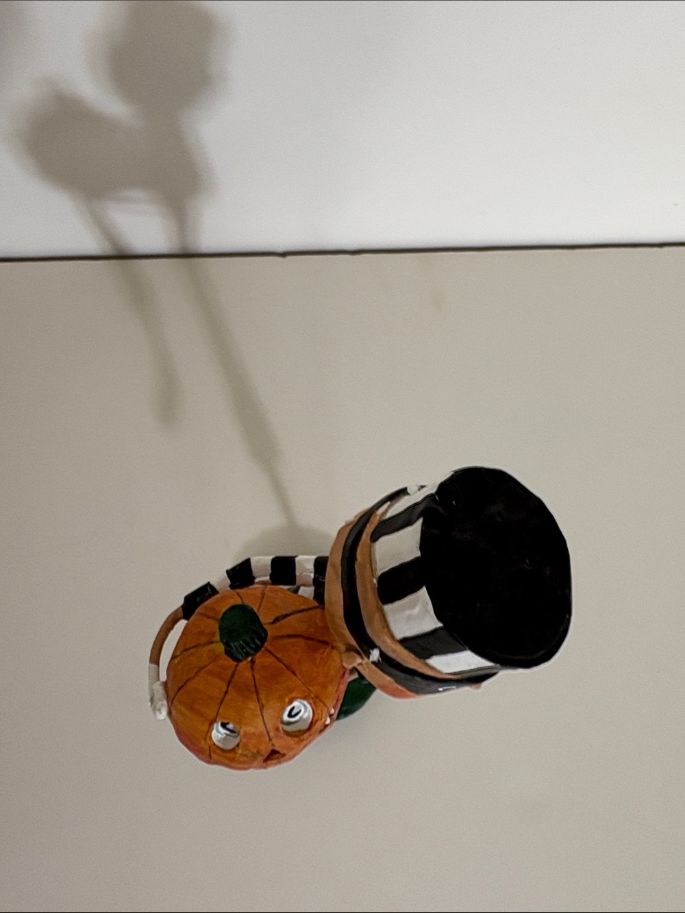 Lori Mitchell Pumpkin Thief figure - Picture 3 of 12